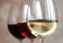Redewendung: Wasser predigen und Wein trinken